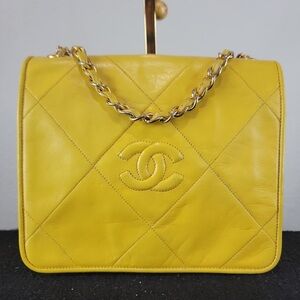 CHANEL Vintage Diamond Quilt CC Flap Bag